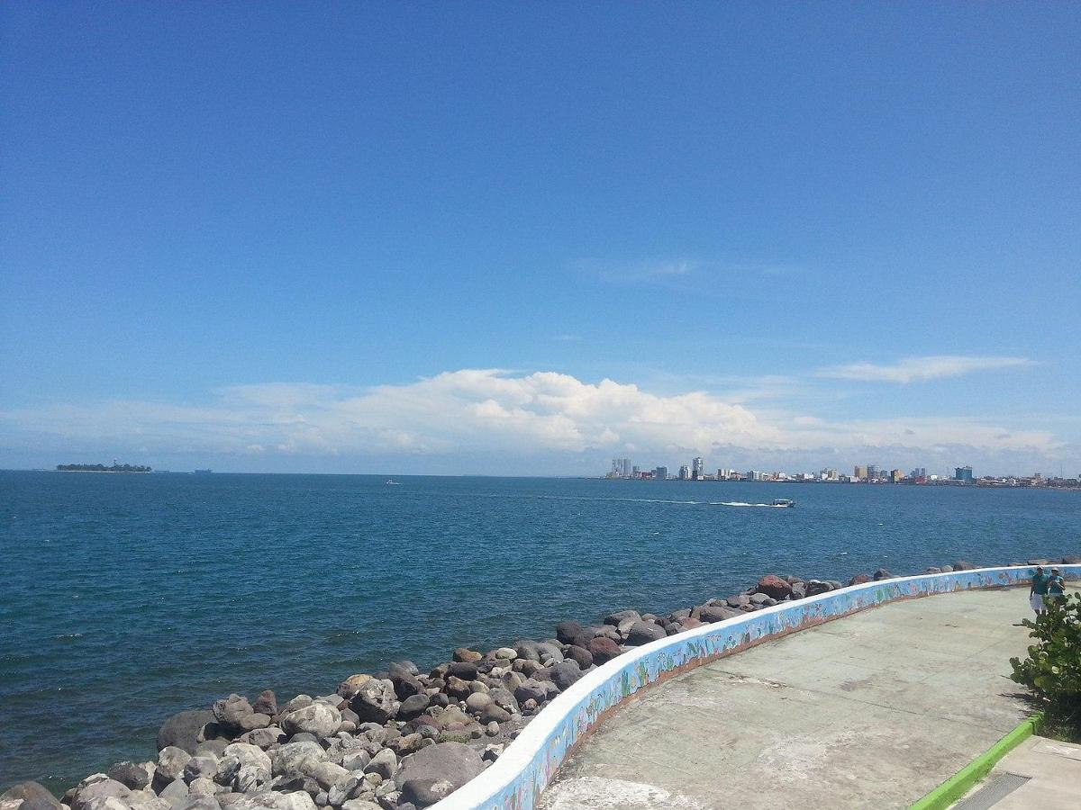 Suites Brisa Marina - Atras De Playa Regatas Y El Malecon, 6 Calles Del Acuario 韦拉克鲁斯 外观 照片