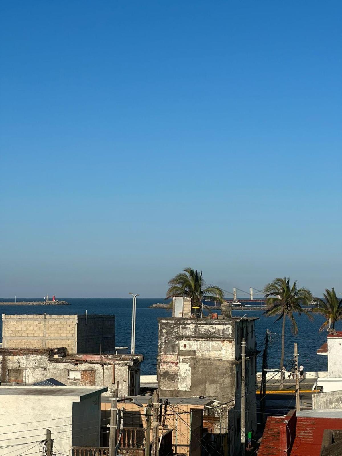 Suites Brisa Marina - Atras De Playa Regatas Y El Malecon, 6 Calles Del Acuario 韦拉克鲁斯 外观 照片