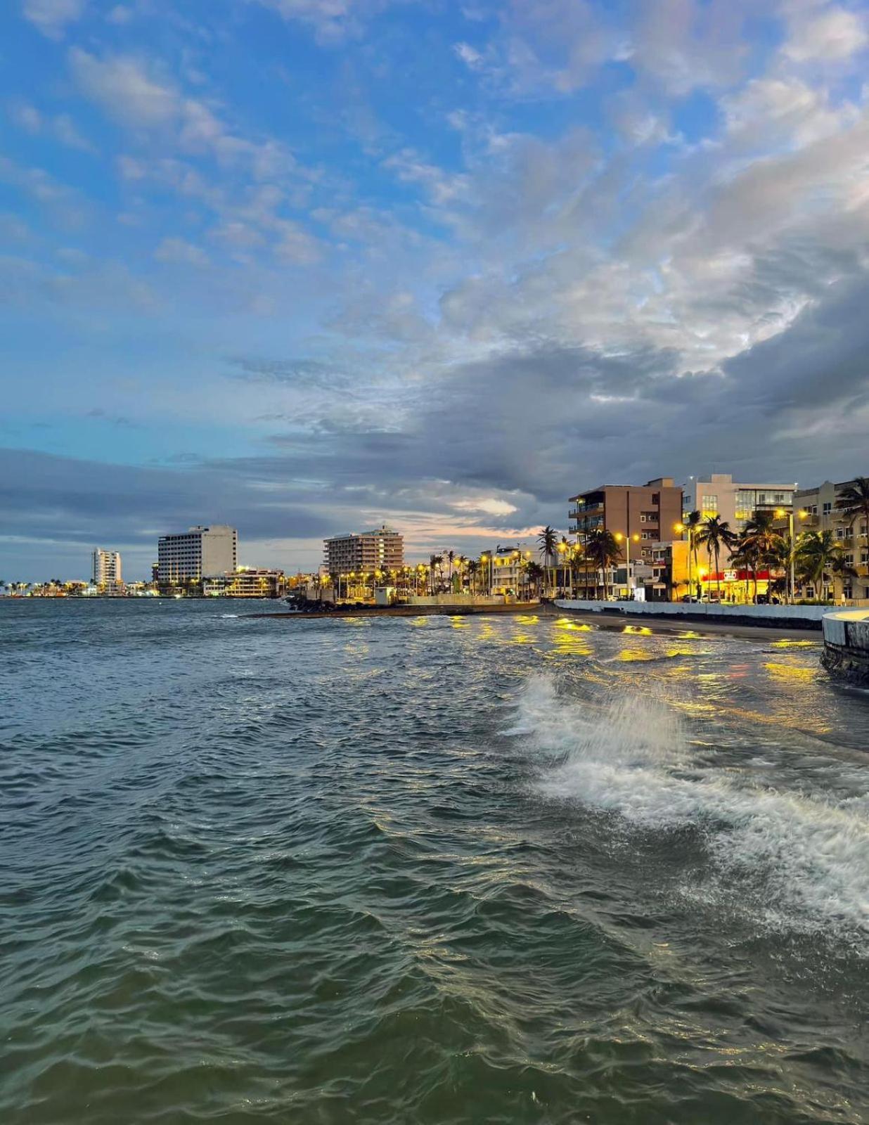 Suites Brisa Marina - Atras De Playa Regatas Y El Malecon, 6 Calles Del Acuario 韦拉克鲁斯 外观 照片