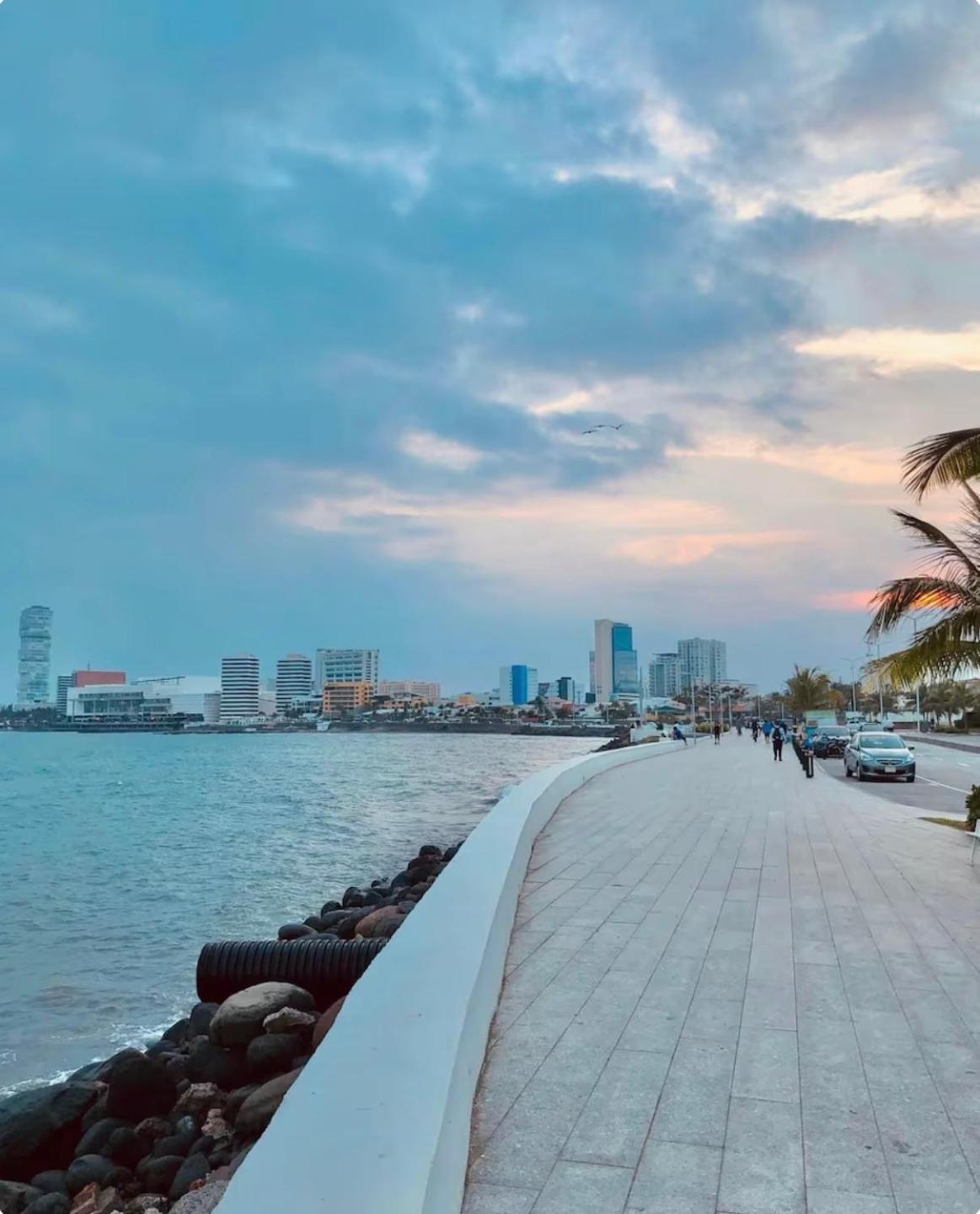 Suites Brisa Marina - Atras De Playa Regatas Y El Malecon, 6 Calles Del Acuario 韦拉克鲁斯 外观 照片